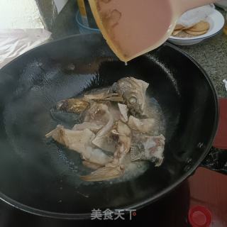 鱼头豆腐的做法步调：4