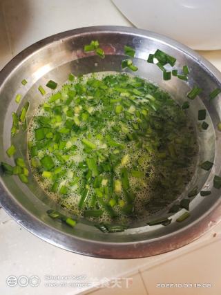 韭菜煎蛋的做法步调：1
