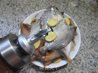 蒸乌鲳鱼鲞的做法步调：2