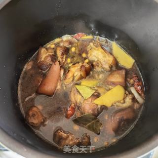 黄豆焖猪蹄的做法步调：17