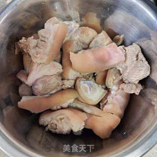 黄豆焖猪蹄的做法步调：3