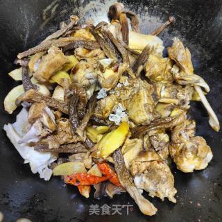 鹿茸菇焖鸭的做法步调：10