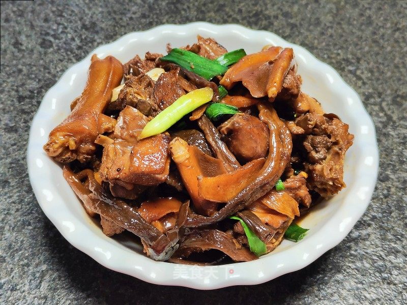 鹿茸菇焖鸭的做法