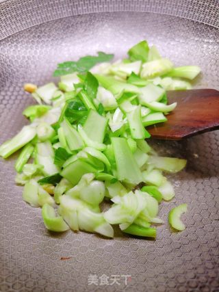 素炒小利剑菜的做法步调：5