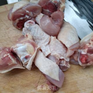 板栗烧鸡腿的做法步调：1