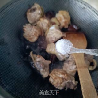 板栗烧鸡腿的做法步调：13