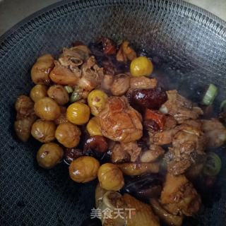 板栗烧鸡腿的做法步调：17