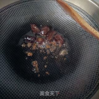 板栗烧鸡腿的做法步调：11