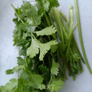 鸡胸肉拌喷鼻菜的做法步调：1