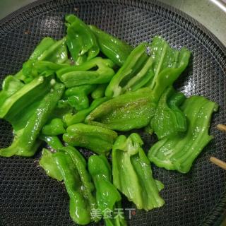 猪肉炒薄皮辣椒的做法步调：7