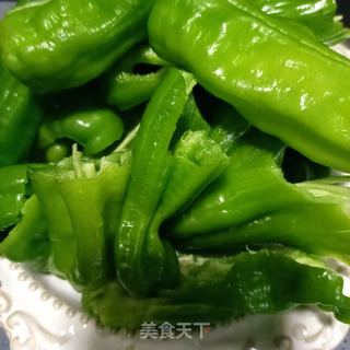 猪肉炒薄皮辣椒的做法步调：1