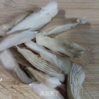猪肉炒薄皮辣椒的做法步调：3