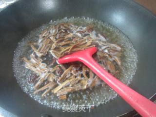 茶树菇炒五号菜的做法步调：5