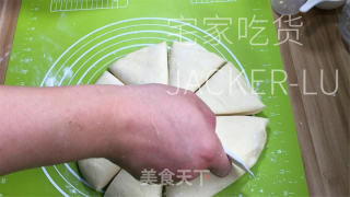 波兰种炼乳里包，易收缩推丝，进口坚实且奶喷鼻味实足。的做法步调：8