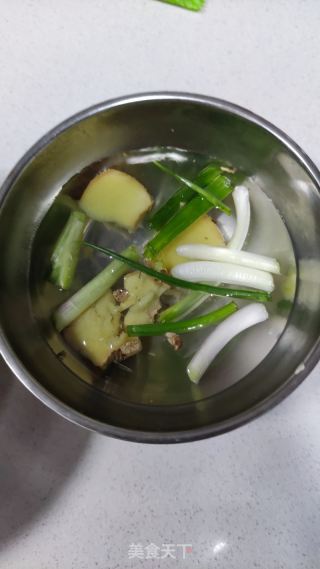 酿喷鼻菇的做法步调：2