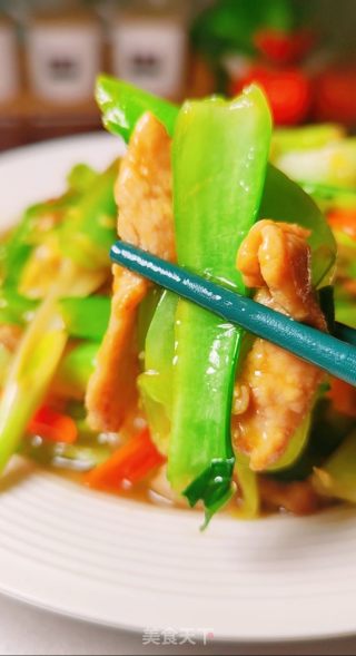 菜梗炒肉姑苏青菜梗如许做，好吃又下饭的做法步调：12
