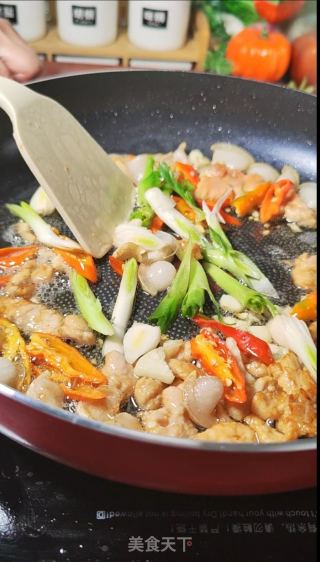 菜梗炒肉姑苏青菜梗如许做，好吃又下饭的做法步调：8