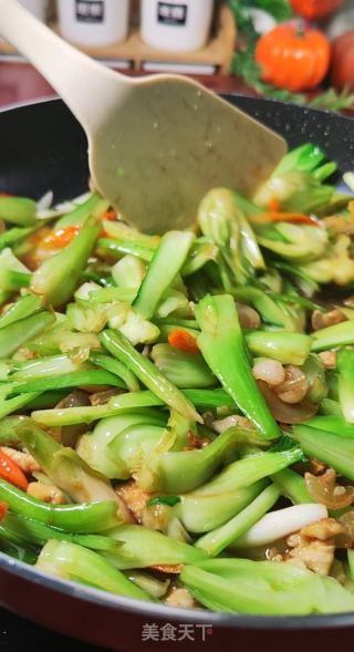 菜梗炒肉姑苏青菜梗如许做，好吃又下饭的做法步调：10