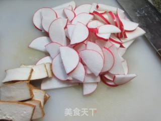 肉片喷鼻干炒白皮萝卜的做法步调：2