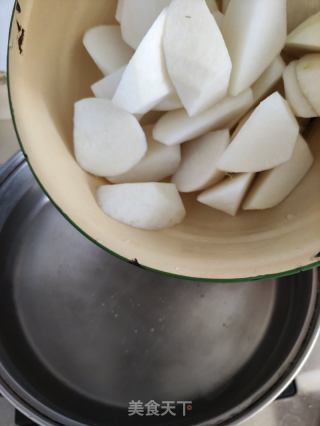 年夜骨炖萝卜的做法步调：8