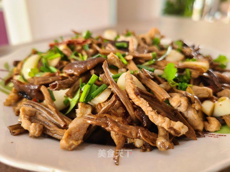 茶树菇炒肉丝的做法