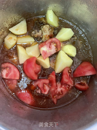 番茄土豆牛排骨的做法步调：9