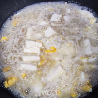 菌菇豆腐汤的做法步调：7
