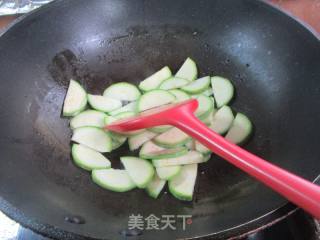 西葫芦炒茄子的做法步调：8