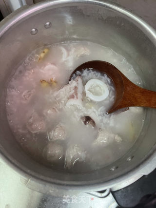 鱿鱼肉丸粥的做法步调：10