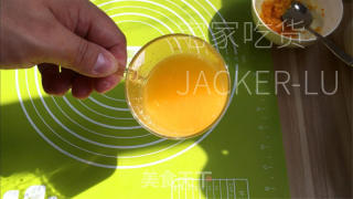 喷鼻橙戚风蛋糕，橙喷鼻浓重，心感清爽，没有苦腻的做法步调：2