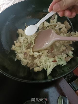 花菜炒肉的做法步调：5
