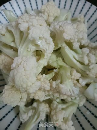 花菜炒肉的做法步调：2