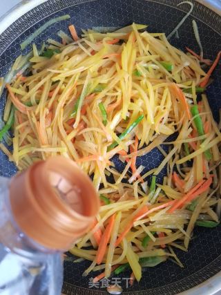 家常土豆丝的做法步调：8
