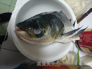 浑炖年夜鱼头的做法步调：1