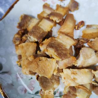 五花肉喷鼻干炒圆椒的做法步调：3