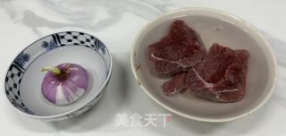 牛肉饼的做法步调：1