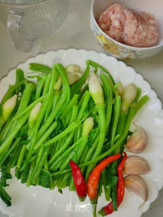萝卜缨炒肉沫的做法步调：3