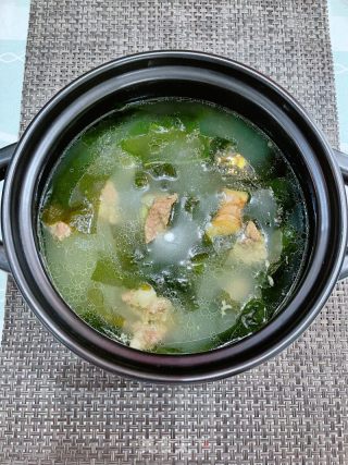 裙带菜排骨汤的做法步调：11