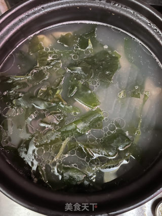 裙带菜排骨汤的做法步调：9
