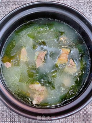 裙带菜排骨汤的做法步调：10