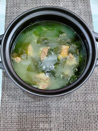 裙带菜排骨汤的做法步调：13