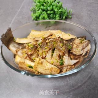 豆腐烧鲈鱼的做法步调：11