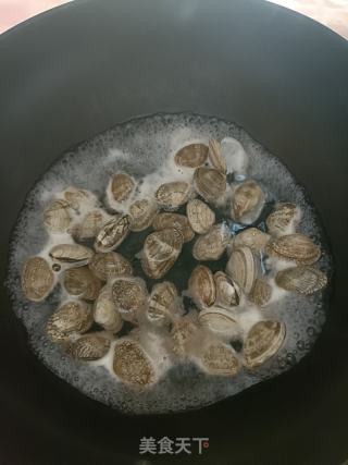 蒜蓉炒花甲的做法步调：2
