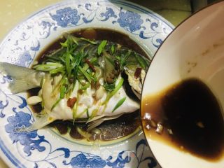 浑蒸鲳鱼的做法步调：5