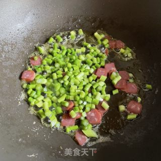 腊肠蒜苔炒饭的做法步调：6