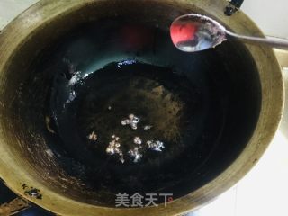 雪里蕻炒肉终的做法步调：2