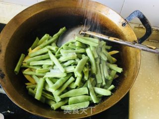 排骨焖里的做法步调：13