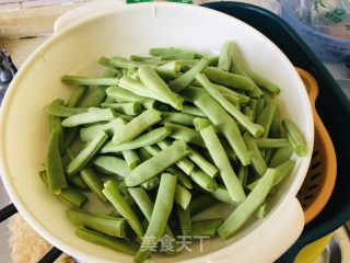排骨焖里的做法步调：3
