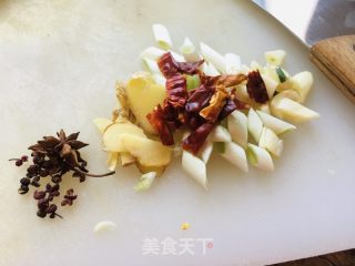 排骨焖里的做法步调：4