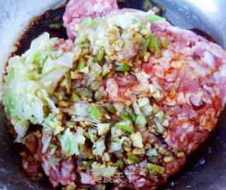 明白菜麻蛤火饺的做法步调：4